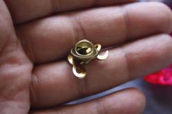 VİNTAGE  LİONS  İNTERNATİONAL ROZET-BROŞ-MADALYA  DETAYLAR RESIMLERDE (ÇİFT RAF PLASTIK KUTU 8