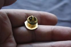 VİNTAGE  LİONS  İNTERNATİONAL ROZET-BROŞ-MADALYA  DETAYLAR RESIMLERDE (ÇİFT RAF PLASTIK KUTU 10