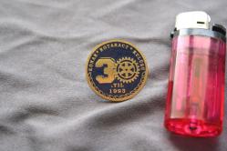 VİNTAGE  Rotary International ROZET-BROŞ-MADALYA  DETAYLAR RESIMLERDE (ÇİFT RAF PLASTIK KUTU  9