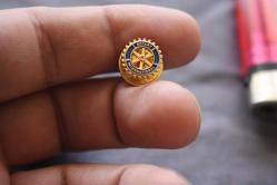 VİNTAGE  Rotary International ROZET-BROŞ-MADALYA  DETAYLAR RESIMLERDE (ÇİFT RAF PLASTIK KUTU  17