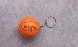 BASKETBOL FORMUNDA METRO FM LOGOLU PLASTİK ANAHTARLIK KONDİSYON YÜKSEK KOLEKSİYONLUK NADİR