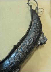 Gümüş Şekerlik.. 800 Ayar damgalı floral Desenli Gümüş Şekerlik, meyvelik..300 gr. 7 x 31 cm.