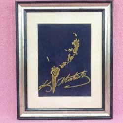 İPEK KADİFE ÜZERİNE EL İŞİ ALTIN YALDIZLA YAPILMIŞ İMZALI ATATÜRK PORTRE RESİM 2