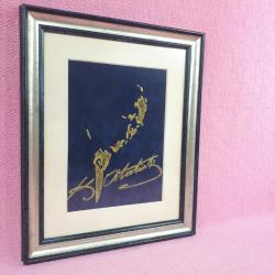 İPEK KADİFE ÜZERİNE EL İŞİ ALTIN YALDIZLA YAPILMIŞ İMZALI ATATÜRK PORTRE RESİM 2