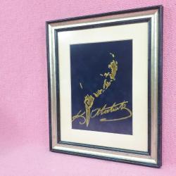 İPEK KADİFE ÜZERİNE EL İŞİ ALTIN YALDIZLA YAPILMIŞ İMZALI ATATÜRK PORTRE RESİM 2