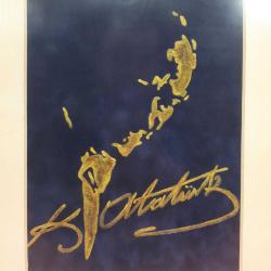 İPEK KADİFE ÜZERİNE EL İŞİ ALTIN YALDIZLA YAPILMIŞ İMZALI ATATÜRK PORTRE RESİM 2