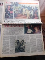 Pazar Postası Gazetesi - Turkish Newspaper - 25 Şubat 1995 - Sayı 62 - Tansu Çiller cephesinde değişen bir şey yok Hikmet Çetin ile yola devam edeceği hemen hemen kesinleşti - Özal'ın ardından dünyayı yakalamak yazan Canan Barlas - bilgi terbiye edilmelidir yazan Murat Belge - düzenin yabancılaşması yazan Ömer Servet - memur sendikacılığı yazan Taha Akyol - enteller ve entelektüeller yazan Cahit Tanyol - Pekel ve Arçelik'in Gümrük Birliği kavgası kızıştı - Yaşar Holding ve Sabancı gazete patronu oluyor - Semra Özal'ın albümünden - Semra Özal Leydi Diana ile fotoğraf - Turgut ve Semra Özal Papa II. Jean Paul'ü karşılarken fotoğraf - Özallar'ın Thatcher'a kendi portresini hediye ederken fotoğraf - Cumhurbaşkanı Süleyman Demirel Turgut Özal'ın temsil ettiği zihniyet yıkılacak - Semra Özal Kenan Evren ile bir resepsiyonda fotoğraf - meksika'nın Güneydoğu sorunu yazan Sami Kohen - Latin Amerika'da sınır kavgaları bitmez yazan Dinçer Güner - 45. Uluslararası Berlin film festivali