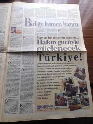 Pazar Postası Gazetesi - Turkish Newspaper - 25 Şubat 1995 - Sayı 62 - Tansu Çiller cephesinde değişen bir şey yok Hikmet Çetin ile yola devam edeceği hemen hemen kesinleşti - Özal'ın ardından dünyayı yakalamak yazan Canan Barlas - bilgi terbiye edilmelidir yazan Murat Belge - düzenin yabancılaşması yazan Ömer Servet - memur sendikacılığı yazan Taha Akyol - enteller ve entelektüeller yazan Cahit Tanyol - Pekel ve Arçelik'in Gümrük Birliği kavgası kızıştı - Yaşar Holding ve Sabancı gazete patronu oluyor - Semra Özal'ın albümünden - Semra Özal Leydi Diana ile fotoğraf - Turgut ve Semra Özal Papa II. Jean Paul'ü karşılarken fotoğraf - Özallar'ın Thatcher'a kendi portresini hediye ederken fotoğraf - Cumhurbaşkanı Süleyman Demirel Turgut Özal'ın temsil ettiği zihniyet yıkılacak - Semra Özal Kenan Evren ile bir resepsiyonda fotoğraf - meksika'nın Güneydoğu sorunu yazan Sami Kohen - Latin Amerika'da sınır kavgaları bitmez yazan Dinçer Güner - 45. Uluslararası Berlin film festivali
