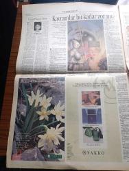 Pazar Postası Gazetesi - Turkish Newspaper - 17 Aralık 1994 - Sayı 52 - Bismillahirrahmanirrahim demokrasi yazan Cengiz Kuşçuoğlu - Tansu Çiller karikatür çizen Ercan Akyol - kavramlar bu kadar zor mu yazan Ömer Servet - Osmanlı faktörü yazan Taha - Sabancı'nın finansman şirketi - Lada 4x4 - 1995 ne kriz ne de kurtuluş yazan Şeref Oğuz - Fethullah Gülen hoca ve işbitirici gazeteci - Sosyal Demokratların yeni dünya görüşü tartışılıyor - bağımsız İstanbul milletvekili Ertuğrul Günay meclisin solu sağdır - SHP İstanbul milletvekili Ercan Karakaş sol bitmemiştir - insan hakları evrensel bir kavram oldu yazan Sami Kohen - Avrupa sosyalizminde yaprak dökümü yazan Dinçer Güner - İstanbul bir düş-tü yazan Burçak Evren - Londra sinemalarından 2 yazan Ahmet Mithat - Balkan Naci İslimyeli resim sergisi - politikacı Yazar İsmail Cem Türkiye sonu nereye gitmiyor söyleşi Naki Özkan - yeni çıkan kitaplar - Sina Akşin şeriatçı bir ayaklanma 31 Mart olayı İmge kitapevi - Nüshet Göksun yeni yapıtları