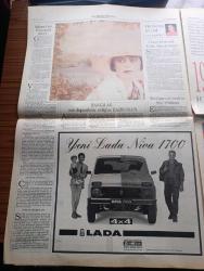 Pazar Postası Gazetesi - Turkish Newspaper - 17 Aralık 1994 - Sayı 52 - Bismillahirrahmanirrahim demokrasi yazan Cengiz Kuşçuoğlu - Tansu Çiller karikatür çizen Ercan Akyol - kavramlar bu kadar zor mu yazan Ömer Servet - Osmanlı faktörü yazan Taha - Sabancı'nın finansman şirketi - Lada 4x4 - 1995 ne kriz ne de kurtuluş yazan Şeref Oğuz - Fethullah Gülen hoca ve işbitirici gazeteci - Sosyal Demokratların yeni dünya görüşü tartışılıyor - bağımsız İstanbul milletvekili Ertuğrul Günay meclisin solu sağdır - SHP İstanbul milletvekili Ercan Karakaş sol bitmemiştir - insan hakları evrensel bir kavram oldu yazan Sami Kohen - Avrupa sosyalizminde yaprak dökümü yazan Dinçer Güner - İstanbul bir düş-tü yazan Burçak Evren - Londra sinemalarından 2 yazan Ahmet Mithat - Balkan Naci İslimyeli resim sergisi - politikacı Yazar İsmail Cem Türkiye sonu nereye gitmiyor söyleşi Naki Özkan - yeni çıkan kitaplar - Sina Akşin şeriatçı bir ayaklanma 31 Mart olayı İmge kitapevi - Nüshet Göksun yeni yapıtları