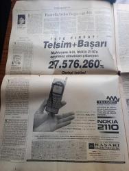 Pazar Postası Gazetesi - Turkish Newspaper - 20 Ağustos 1994 - Sayı 35  - Yeni bir krizin tohumları ekliyor yazan Şeref Oğuz - Nokia 2210 - basında Aydın Doğan ağırlığı yazan Canan Barlas - Kıbrıs'ta çözümün adı yazan Hikmet Özdemir - teşhis ve tedavi yazan Ömer Servet - Çağdaş Eğitim yazan Taha Akyol - eczacıbaşı'nın hesabı - solda görünüm yazan Fikret Bila - popülizm hortluyor mu yazan Şeref Oğuz - Ericsson GH 337 - Tansu Çiller sözlüğünde ne kadar durdu yazan Cengiz Kuşçuoğlu - Türk siyasetinin değişmeyenleri ömürboyu liderlik - Müslüman Türkler yazan Ufuk Güldemir - terörle Savaş uzun iştir yazan Sami Kohen - atom bit pazarına düştü yazan Dinçer Güner - Çakal Carlos ya konuşursa yazan Dinçer Güner - radikal Sosyalist hukuk savaşçısı Bergen Fotoğrafı - Coco Chanel'in öldüren cazibesi derleyen Serhat Ayan - tarihi kirleten kadın yazan Burçak Evren - görmemişin telefonu olmuş yazan Engin Eren - sosyolog Nilüfer Göle radikal demokratların ateşle imtihanı söyleşi yazan Nihal Mete
