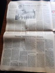 Pazar Postası Gazetesi - Turkish Newspaper - 20 Ağustos 1994 - Sayı 35  - Yeni bir krizin tohumları ekliyor yazan Şeref Oğuz - Nokia 2210 - basında Aydın Doğan ağırlığı yazan Canan Barlas - Kıbrıs'ta çözümün adı yazan Hikmet Özdemir - teşhis ve tedavi yazan Ömer Servet - Çağdaş Eğitim yazan Taha Akyol - eczacıbaşı'nın hesabı - solda görünüm yazan Fikret Bila - popülizm hortluyor mu yazan Şeref Oğuz - Ericsson GH 337 - Tansu Çiller sözlüğünde ne kadar durdu yazan Cengiz Kuşçuoğlu - Türk siyasetinin değişmeyenleri ömürboyu liderlik - Müslüman Türkler yazan Ufuk Güldemir - terörle Savaş uzun iştir yazan Sami Kohen - atom bit pazarına düştü yazan Dinçer Güner - Çakal Carlos ya konuşursa yazan Dinçer Güner - radikal Sosyalist hukuk savaşçısı Bergen Fotoğrafı - Coco Chanel'in öldüren cazibesi derleyen Serhat Ayan - tarihi kirleten kadın yazan Burçak Evren - görmemişin telefonu olmuş yazan Engin Eren - sosyolog Nilüfer Göle radikal demokratların ateşle imtihanı söyleşi yazan Nihal Mete