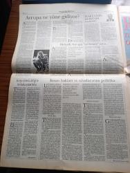 Pazar Postası Gazetesi - Turkish Newspaper - 18 Haziran 1994 - Sayı 26 - devletçi lobi bastırıyor özelleştirmeye üçüncü yol aranıyor yazan Mete Belovacıklı - liberal dünyayı yakalamak isterken yazan Canan Barlas - ilk özelleştirmeci bürokrat Mithat Paşa yazan Hikmet Özdemir - Ulus Devlet'i bitiren 7 sebep - Bilim için altyapı yazan Taha Akyol - İş Bankası şaşırttı - Kara Eylül yorumu yazan Şeref Oğuz - birleşme mi yenileşme mi Qua Vadis Sol yazan Nihal Mete - DSP genel başkanı Bülent Ecevit sol zayıflamayacak - SHP Genel Başkanı Murat Karayalçın sol umuttur - yerli ve tutarlı sol yazan Ertuğrul Günay - Minör suçlar majör suçlar yazan Mehmet Ali Kılıçbay - Avrupa ne yöne gidiyor yazan Sami Kohen - Rus mafyası nükleer oynuyor yazan Dinçer Güner - Hollywood'un Spielberg'e şapka çıkarttığı film Schindlers List fotoğraf - yağmalanan tarih yazan Burçak Evren - 1. İstanbul caz festivali şöleni - Bıtty Mac Lean - 1. Uluslararası İstanbul Caz festivali afişi - Duygu Asena