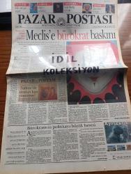 Pazar Postası Gazetesi - Turkish Newspaper - 4 Kasım 1995 - Sayı 98 - Türkiye'de iktidarı kim yönetiyor - Meclise bürokrat baskını yazan Mete Belovacıklı  - yapacak bir seçimimiz var mı yazan Murat Belge - Birinci cumhuriyetin askeri niteliği yazan Ömer Servet - düşünür olarak Yahya Kemal yazan Taha Akyol - Ford Transit 30 - bayan kahkaha Güzide Kasacı ve Ümit Usta Arzum robot standında fotoğraf - Pepsi'den Mega kutuda - manken Demet Şener Dubai'ye Emirates'le uçtu - Efes Pilsen Blues festival biletleri satışta -  Çırağan Palace dünyada ilk 100 Otel arasında - DYP İstanbul milletvekili Yıldırım Aktuna'dan pazar postasına özel açıklama - Devlet Aleviliği kabul etti yazan Naki Özkan - Başkent kazanı yazan Mete Belovacıklı ve Cengiz Kuşçuoğlu - DYP karakol mu - ayrılıkçılık salgın gibi yazan Sami Kohen - Sümer kadınları saçlarını boyarmış - Boris Yeltsin sekreteri çimdiklerken fotoğraf - Hugh Grant'ın başarısı - Theo Angelopoulos ve Uğur Yücel yazan Ahmet Mithat - Akif Poroy resim sergisi