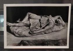 FK.041  İTALYA NAPOLİ ULUSAL ARKEOLOJİ MÜZESİ 'ÖLÜ AMAZON' HEYKELİ TEMALI FOTOKART