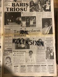 HAFTANIN SESİ GAZETESİ - DOĞUM GÜNÜ HEDİYESİ (TURKİSH - NEWSPAPER) - 7 EKİM 1988 - SAYI : 41 - TAM TAKIM 12 SAYFADIR -Ceyhan Cem-Sibel Can-Hakan Ural-Selçuk Ural-Zerrin Özer-Ali Sandıkçı-Lokman Kondakçı-Dursun Karaca-Fahrettin Aslan-Ahu Tuğba-Osman Soyer-Rahmi Özkan-Serpil Çakmaklı-Tolga Savacı-Kenan Çınar-Mehmet Aydın-Şener Şen-Yavuz Turgul-Orhan Oğuz-Louis Malle-John Huston-Marco Ferreri-Jürgen Jürges-Agah Özgüç-Seda Sayan-Nesli Özsoy-Mehmet Miras-Rıdvan-Talat Bulut-Nuran Oğuz-Neriman-Halim Kurtoğlu-Bülent Pelit-Ali Uğur-Semra Alpay-Yasemin Türe-Serpil Alkan-Hidayet Pelit-Selin Dilmen-Cem Özer-Emrah-İbrahim Tatlıses-Emel Sayın-Tanju Okan-Turgut Özal-Zihni Cinan-Cengiz Kurtoğlu-Salim Akın-Atilla Kaya-Öcal Cinan-Zülfü Livaneli-Özlem Özoğul-Burhan Daymaz-Abdullah Özoğul-Yıldırım Gürses-Nuri Sesigüzel-Müslüm Gürses-İsmail Canses-Halil Altınses-İsmail Güzelses-Gülgün Hosses-Safiye Ayla-Mustafa Kemal Atatürk-Eyüplü Mustafa Hoca-Yesari Asım Arsoy-Bülent Ersoy-Alp Zeki Heper-Burhan Çaçan-