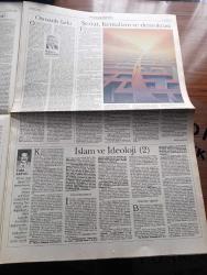 Pazar Postası Gazetesi - Turkish Newspaper - 5 Mart 1994 - Sayı 11 - Birileri demokrasiye ara verebilir mi yazan Naki Özkan  - Refah Partisinin önlenebilir yükselişi üzerine yazan Hüseyin Baş - liberal ahlakın anlaşılması yazan Canan Barlas - şeriat kemalizm ve demokrasi yazan Ömer Servet - İslam ve ideoloji 2 yazan Taha Akyol - Osmanlı farkı yazan Hikmet Özdemir - görüntüdeki uyum ve büyüyen sorunlar yazan Fikret Bila - demokrasi ve kriz yönetimi yazan Şeref Oğuz - 8 Mart Dünya kadınlar günü doğum gününüz kutlu olsun yazan Nihal Mete - Adnan Hoca ile Hasan Mezarcı arasında Refah Partisi yazan Ruşen Çakır - 21. Yüzyılda kadının gücü yazan Habibe Altop - Bitlis milletvekili Kamuran İnan'la söyleşi - çevresel sorunlar dünya politikasına yön veriyor yazan Sami Kohen - Cezayir'de Aydınlar kıyımdan kaçıyor yazan Dinçer Güner - Batı Türk aydını için önyargılı - ünlü tiyatro adamı Oben Güney'in tiyatroya son armağanı Dazlak - Spielberg  bu kez masal anlatmıyor - İsa Ümraniye'ye uğramadı