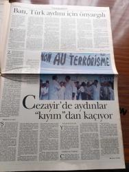 Pazar Postası Gazetesi - Turkish Newspaper - 5 Mart 1994 - Sayı 11 - Birileri demokrasiye ara verebilir mi yazan Naki Özkan  - Refah Partisinin önlenebilir yükselişi üzerine yazan Hüseyin Baş - liberal ahlakın anlaşılması yazan Canan Barlas - şeriat kemalizm ve demokrasi yazan Ömer Servet - İslam ve ideoloji 2 yazan Taha Akyol - Osmanlı farkı yazan Hikmet Özdemir - görüntüdeki uyum ve büyüyen sorunlar yazan Fikret Bila - demokrasi ve kriz yönetimi yazan Şeref Oğuz - 8 Mart Dünya kadınlar günü doğum gününüz kutlu olsun yazan Nihal Mete - Adnan Hoca ile Hasan Mezarcı arasında Refah Partisi yazan Ruşen Çakır - 21. Yüzyılda kadının gücü yazan Habibe Altop - Bitlis milletvekili Kamuran İnan'la söyleşi - çevresel sorunlar dünya politikasına yön veriyor yazan Sami Kohen - Cezayir'de Aydınlar kıyımdan kaçıyor yazan Dinçer Güner - Batı Türk aydını için önyargılı - ünlü tiyatro adamı Oben Güney'in tiyatroya son armağanı Dazlak - Spielberg  bu kez masal anlatmıyor - İsa Ümraniye'ye uğramadı