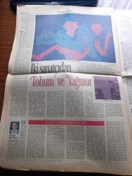 Pazar Postası Gazetesi - Turkish Newspaper - 11 Mart 1995 - Sayı 64 - Başbakan Tansu Çiller Pazar Postası için yazdı avrupalılaşma mücadelemiz şimdi başlıyor - Yeni avrupalılık yazan Canan Barlas - Türkiye Avrupa'nın neresinde yazan Murat Belge - Anti Gümrük Birliği Lobisi yazan Ömer Servet - Tanzimat ve tarih bilinci yazan Taha Akyol - İstanbul Rum Ortodoks patrikhanesi ve Dışişleri bakanlığı yazan Elçin Macar - Bakırköy belediye başkanı Ali Ralip Özdemir sessiz ve derinden gidiyor - Sabancı'nın prensesleri - Eski Marksistler ve liberalizm yazan Atilla Yayla - Gümrük Birliği anlaşması imzalandı ve geri sayım başladı yazan Şeref Oğuz - İbrahim Kaboğlu işkencenin önlenmesi gereklidir - Tuncay Mataracı ve Refah Partisi - sanatçı Zülfü Livaneli yasakların nedeni halka güvenmemektir - Batı şimdi Türkiye'ye farklı bakıyor yazan Sami Kohen - Rusya'da mafya gölge iktidar yazan Dinçer Güner -Nilhan Sesalan Yüzsever heykel İlhan Şen resm sergisi - İlhan Kesici söyleşi Zeynep Çetinkaya