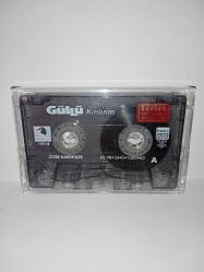 Kaset Güllü  kırılırım albümü. Orijinal. 1998 kırmızı bandrollü albüm. kartoneti yok. kaset sorunsuz çalışıyor.