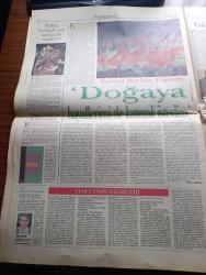 Pazar Postası Gazetesi - Turkish Newspaper - 25 Mart 1995 - Sayı 66 - Baba (Süleyman Demirel) bunalımlı havaları sever yazan Mete Belovacıklı - What a Wanderful world yazan Murat Belge - Pakistan'da asker ve siyaset yazan Taha Akyol - KOÇ beyrut'a hayat verecek - Ziraat Bankası  - Batının çifte standartı yazan Mehmet Ali Kılıçbay - Fenerbahçe kulübü başkanı Ali Şen ANAP'a lider olursa - batının İslam'a yaklaşımı yumuşuyor yazan Sami Kohen - Dolar'ın Dolarla savaşı yazan Dinçer Güner - haftanın filmleri yazan Ahmet Mithat - Kainat Barkan Pajonk doğaya hayallerimi de katmak istedim - Turgut Çeviker'in ilk hikaye kitabı - İstanbul Üniversitesi fakültesi dekanı Kemal Kurtuluş Gümrük Birliği kozumuz işletmeciler - Türk sineması bitiyor mu değişiyor mu yazan Burçak Evren - Atıf Yılmaz fotoğraf - Tarık Akan Fotoğraf - Hülya Avşar Fotoğraf - Kadir İnanır fotoğraf - Türkan Şoray fotoğraf - Lale Mansur Fotoğraf - Sinan Çetin fotoğraf - Habib Aydoğdu son yapıtlarını sergiliyor