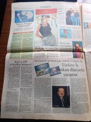 Pazar Postası Gazetesi - Turkish Newspaper - 21 Temmuz 1996 - Sayı 135 - Refah Partisi ve DYP devletçilikte buluşuyor yazan Naki Özkan - İnsan hakları evrensel mi yazan Murat Belge - Refahyol'un önemi yazan Canan Barlas - kapitülasyonlar ve çok hukuk yazan Taha Akyol - Halin olağanüstüleşmesi yazan Doğu Ergil - ekonomi postası yazan Halil Görgül - Levi's fırsat günleri - Domino's pizza Türkiye'de - dijital dünya sanal toplum yaratıyor yazan Şeref Oğuz - ekonomi faizler ve Refah Partisi yazan Ömer Servet - ANAP Bursa milletvekili İlhan Kesici demokrasi sürprizlerin en aza indiği rejimdir dedi - Necmettin Erbakan'ın rozeti - Yeni Bosnalar istemez yazan Sami Kohen - Marilyn Monroe fırtınası fotoğraf - Savaş suçlularını yargılamak yazan Dinçer Güner - Karun hazinesi belgeselinin Türkiye çekimleri tamamlanıyor - Türkiye İş bankası'ndan belgesel film - Yeni sol üzerine yazan Ercan Karakaş - Hasan Arat tekstilde lider fotoğraf - Polat Holding Yönetim Kurulu Başkanı İbrahim Polat fotoğraf