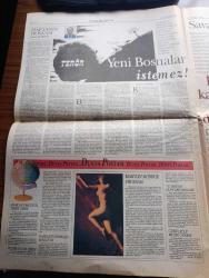 Pazar Postası Gazetesi - Turkish Newspaper - 21 Temmuz 1996 - Sayı 135 - Refah Partisi ve DYP devletçilikte buluşuyor yazan Naki Özkan - İnsan hakları evrensel mi yazan Murat Belge - Refahyol'un önemi yazan Canan Barlas - kapitülasyonlar ve çok hukuk yazan Taha Akyol - Halin olağanüstüleşmesi yazan Doğu Ergil - ekonomi postası yazan Halil Görgül - Levi's fırsat günleri - Domino's pizza Türkiye'de - dijital dünya sanal toplum yaratıyor yazan Şeref Oğuz - ekonomi faizler ve Refah Partisi yazan Ömer Servet - ANAP Bursa milletvekili İlhan Kesici demokrasi sürprizlerin en aza indiği rejimdir dedi - Necmettin Erbakan'ın rozeti - Yeni Bosnalar istemez yazan Sami Kohen - Marilyn Monroe fırtınası fotoğraf - Savaş suçlularını yargılamak yazan Dinçer Güner - Karun hazinesi belgeselinin Türkiye çekimleri tamamlanıyor - Türkiye İş bankası'ndan belgesel film - Yeni sol üzerine yazan Ercan Karakaş - Hasan Arat tekstilde lider fotoğraf - Polat Holding Yönetim Kurulu Başkanı İbrahim Polat fotoğraf