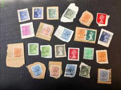 LOT.8 » İNGİLTERE POSTADAN GEÇMİŞ FRAGMAN HALİNDE KRALİÇE PULLARI MTORBA3