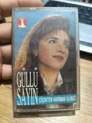 LOT.20 » GÜLLÜ SAYIN ÇİÇEKTEN HARMAN OLMAZ KASET