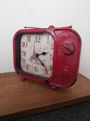 Retro Kırmızı Metal Masa Saati