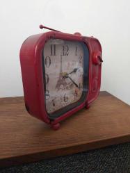 Retro Kırmızı Metal Masa Saati