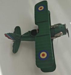 YEŞİL RENKTE METAL MODEL UÇAK