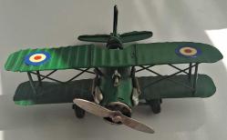 YEŞİL RENKTE METAL MODEL UÇAK