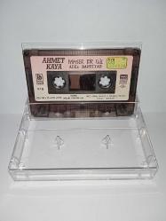 Kaset Ahmet Kaya, iyimser bir gül adı bahtiyar. Kartoneti yok. Orijinal. Dönem Kağıt Baskı. Temiz. Baştan sona dinlendi sorunsuz çalışıyor.