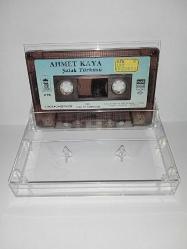 Kaset Ahmet Kaya Şafak türküsü albümü. Kartoneti yok. Orijinal. 1987  Dönem Kağıt Baskı. Baştan sona dinlendi sorunsuz çalışıyor.