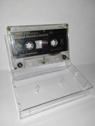 Kaset Ahmet Kaya dinle sevgili ülkem 2 albümü. Kartoneti yok. Orijinal. Baştan sona dinlendi sorunsuz çalışıyor.