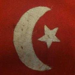 ÇOK ESKİ EL DİKİMİ KÜÇÜK BOU ÖZEL GÜNLERDE ASMA BAYRAĞI. NADİRATTAN.