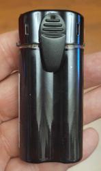 LOT.4 » SİLVİO MONETTİ ÇAKMAK. ÇİFT YANMA TEKNOLOJİLİ. PÜRMÜZ VE ALEV. KULLANILMAMIŞ SIFIR.