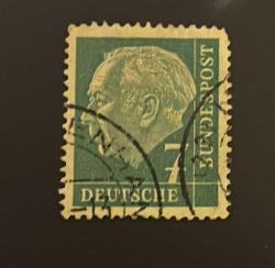 Almanya Pulu - Germany Stamp - Postadan Geçmiş Pul Filateli -  DAMGALI - CUMHURBAŞKANI DR. THEODOR HEUSS TEMALI PUL , 7 PARA - YABANCI PULLAR, NOSTALJİK DOĞUM GÜNÜ HEDİYESİ