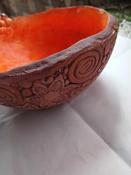 Seramikten kase yada saksı