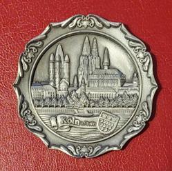 Almanya, Ren Nehri'nden Görünen Köln Katedrali (bulutlu hali) Temalı Minyatür Duvar Tabağı. Ayakta-Duvarda Sergilemeye Uygundur. Kalay/Metal. 1990'lar.