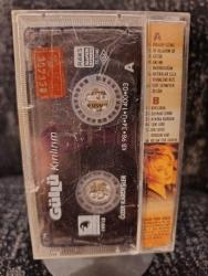 GÜLLÜ KIRILIRIM KASET