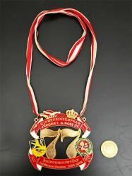 Immenwauweiler Karnaval Derneği'nin 2004-2005 yılına ait özel bir karnaval madalyasıdır.