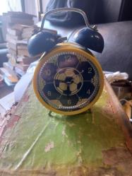 Sarı lacivert renkli futbol topu  formatında çalışır vaziyette çalar masa saati. NOT: açıklamayı okuyun.