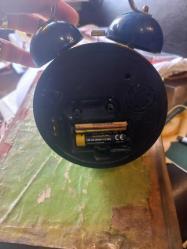 Sarı lacivert renkli futbol topu  formatında çalışır vaziyette çalar masa saati. NOT: açıklamayı okuyun.