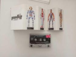 The Prodigy – Experience 1997 Türkiye Baskı Kaset A1 Jericho 3:42 A2 Music Reach (1/2/3/4) 4:12 A3 Wind It Up 4:33 A4 Your Love (Remix) 5:30 A5 Hyperspeed (G-Force Part 2) 5:16 A6 Charly (Trip Into Drum And Bass Version) 5:12 B1 Out Of Space 4:58 B2 Everybody In The Place (155 And Rising) 4:10 B3 Weather Experience 8:06 B4 Fire (Sunrise Version) 4:57 B5 Ruff In The Jungle Bizness 5:10 B6 Death Of The Prodigy Dancers (Live) 3:43