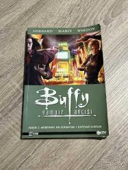 BUFFY VAMPİR AVCISI ALBÜM 3 : Mükemmel Bir Günbatımı - Kapıdaki Kurtlar