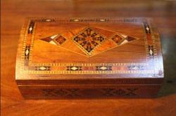 AHŞAP KUTU, Marküteri İşçilikli,  Usta İşi Mücevher Kutusu. 5 x 10 x 17 cm.