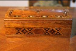 AHŞAP KUTU, Marküteri İşçilikli,  Usta İşi Mücevher Kutusu. 5 x 10 x 17 cm.