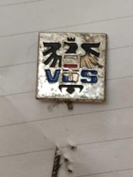 R36-----  VÜS YAZILI ESKİ İĞNELİ ROZET
